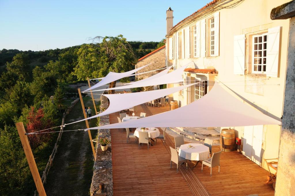 Logis Hotels Domaine Du Chatelard Dirac Εξωτερικό φωτογραφία
