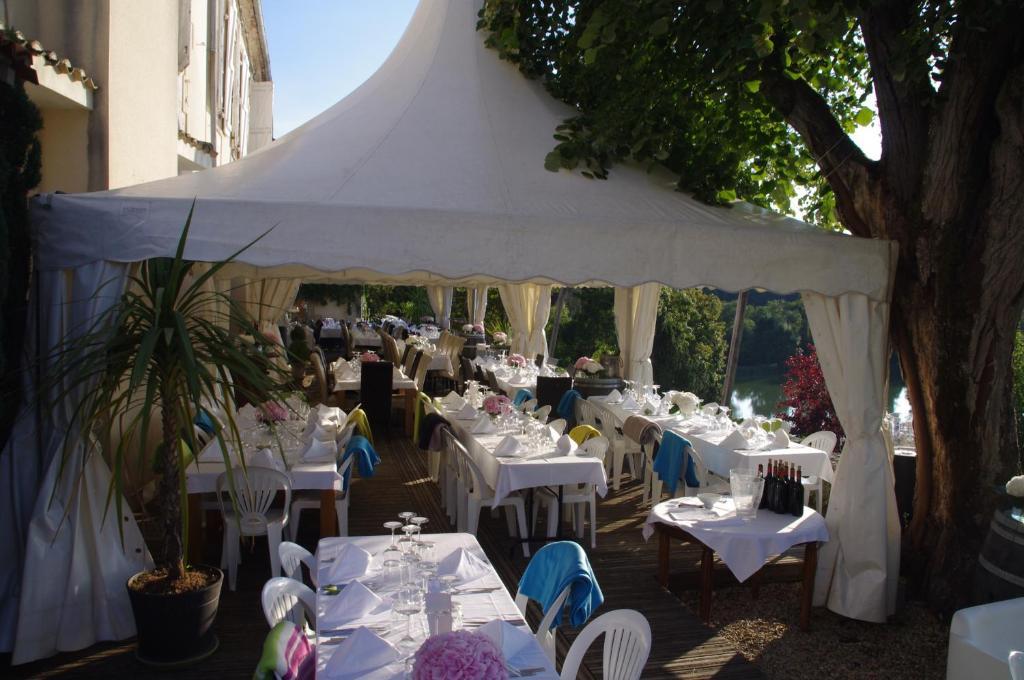 Logis Hotels Domaine Du Chatelard Dirac Εξωτερικό φωτογραφία